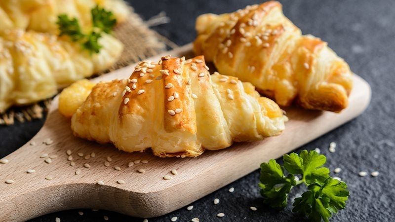 Cornetti salati con mousse di mortadella_16_9
