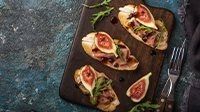 Crostini al caprino e prosciutto crudo-3