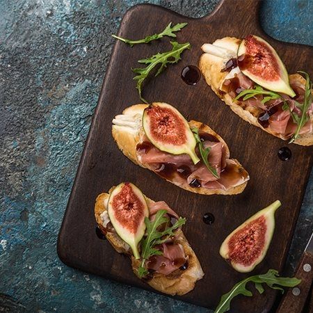 Crostini al caprino e prosciutto crudo-3