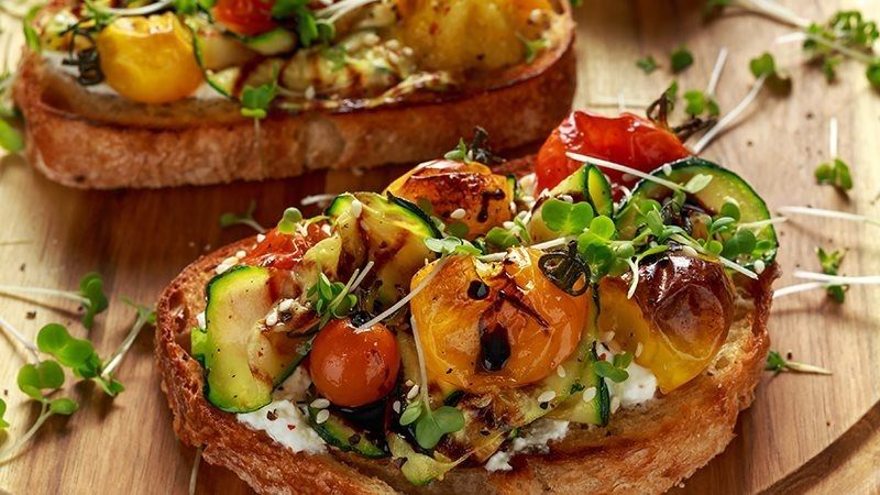 Crostini con zucchine e crema di prosciutto-1
