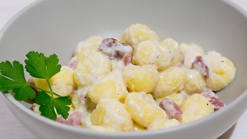 Gnocchi speck e crema di patate-1