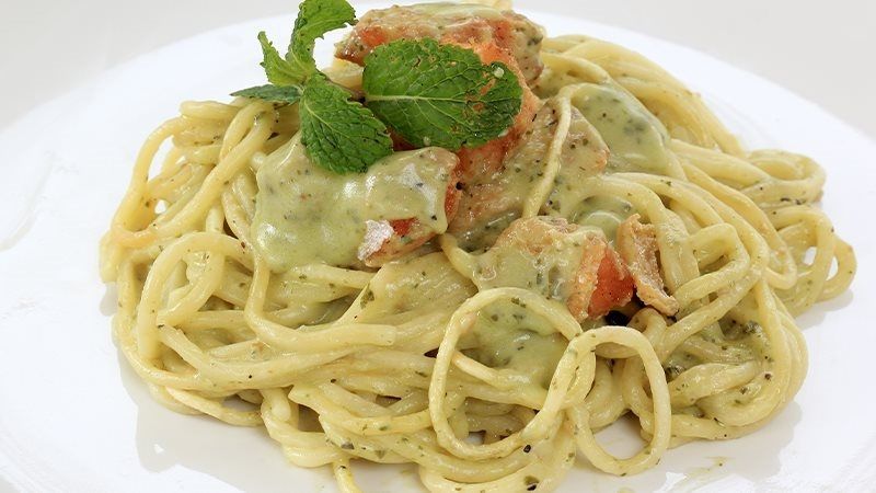 Spaghetti con mortadella e pistacchi-1