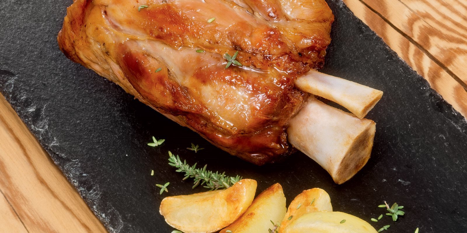 GEBRATENE SCHWEINEHAXE