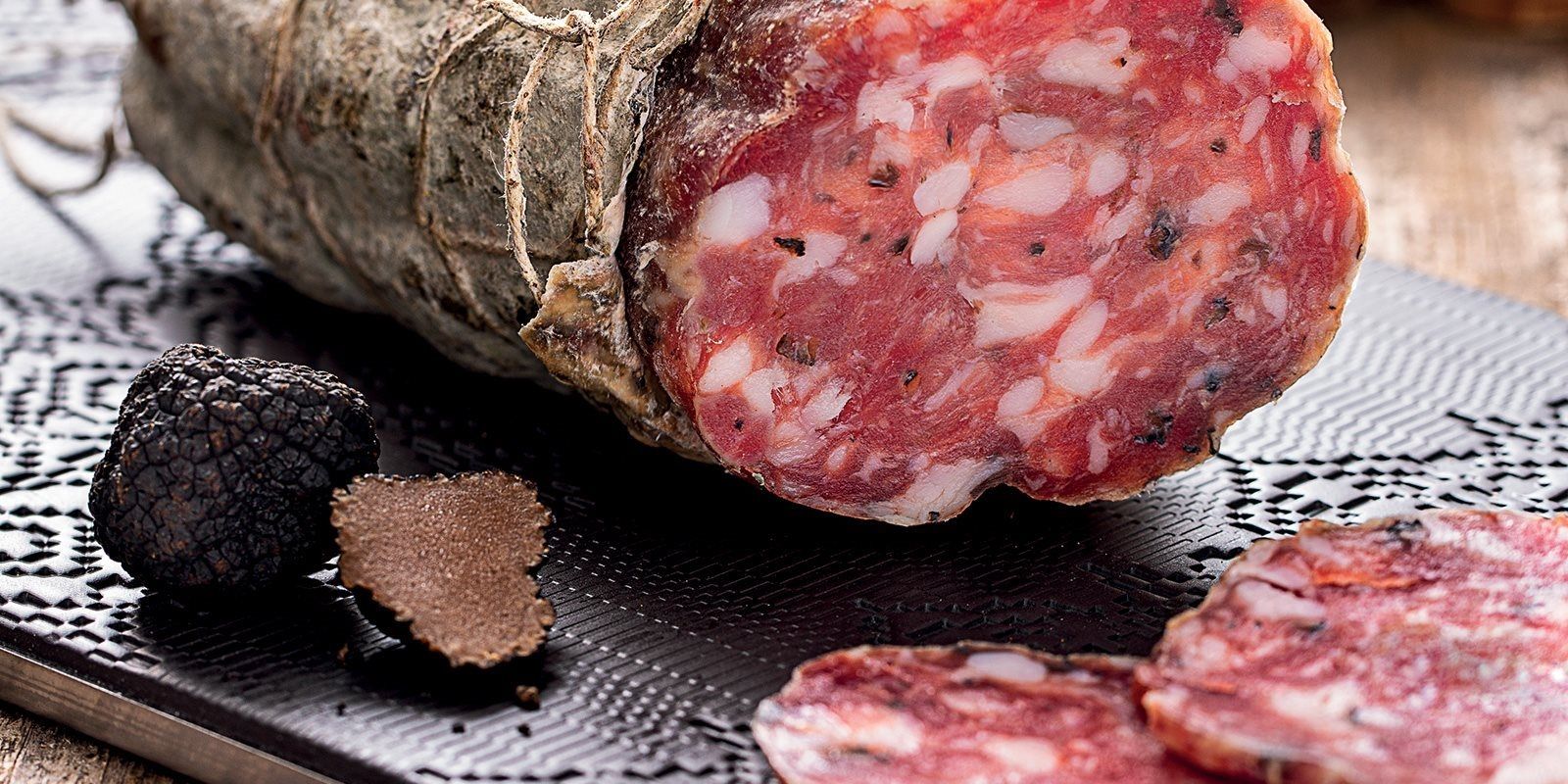 levoni_salumi-tartufo_salame_foto-degustazione